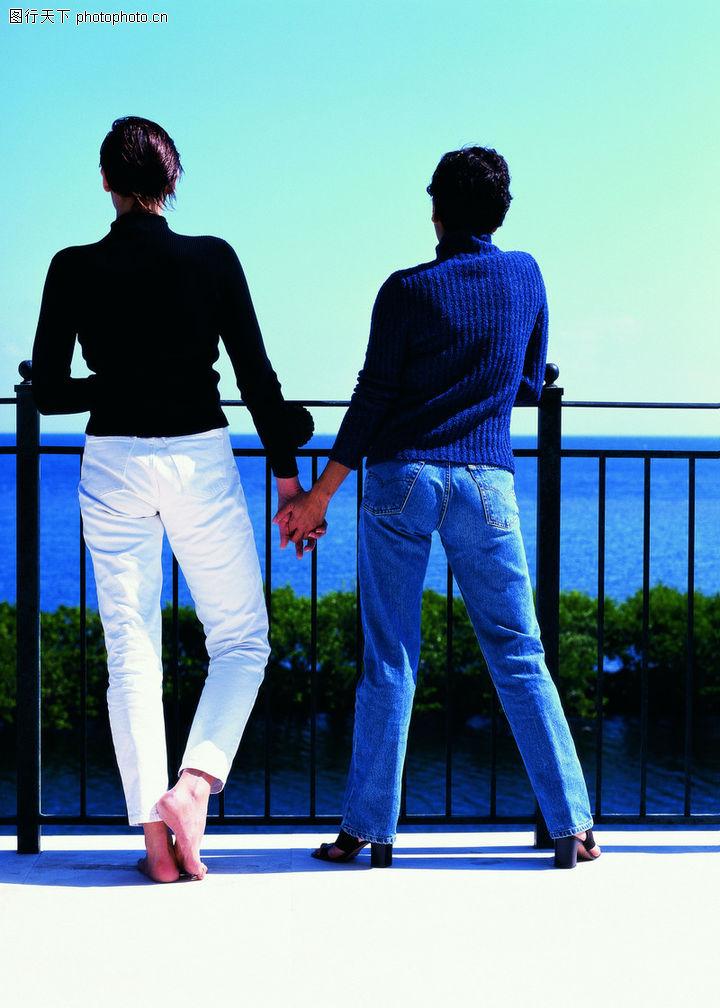 一个男生莫名其妙给一个女生看鞋什么意思？游戏画面